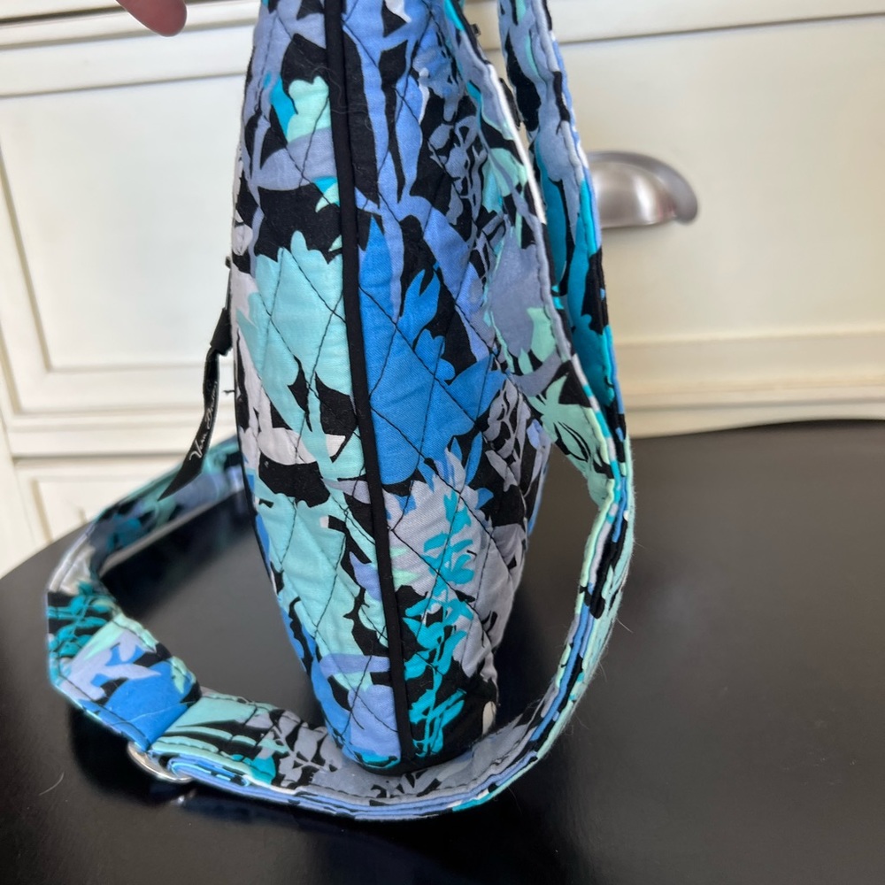 Vera Bradley messenger crossbody - Picture 4 of 7